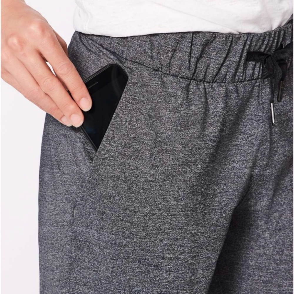 Lululemon On The Fly Pant *28" in Heathered Black - Picture 5 of 12
